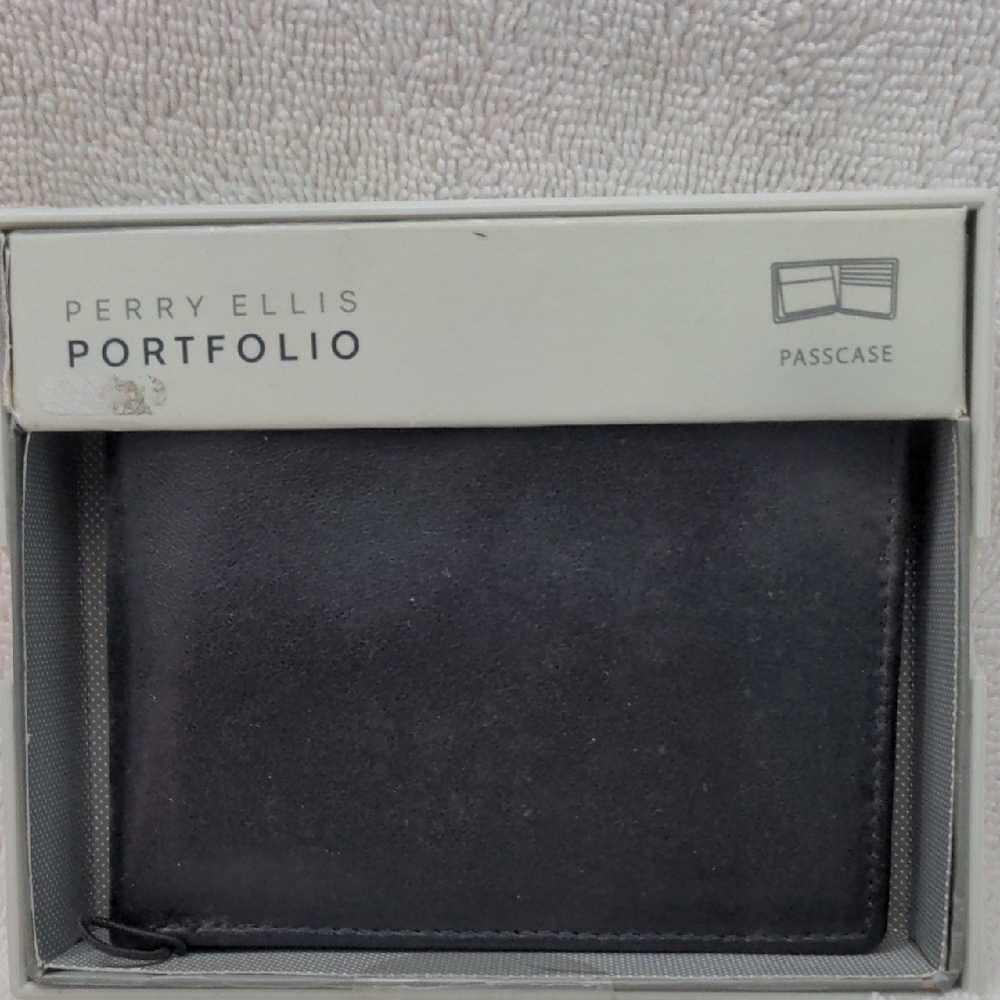 Perry Ellis Black Leather Passcase